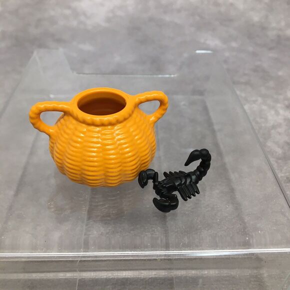 Playmobil "Wicker" Basket & Scorpion - Picture 1 of 3